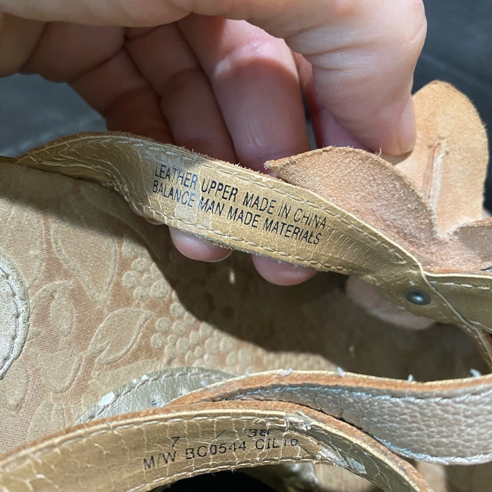 B.O.C. Born Concepts Women's Vivienne Champagne Flower Wedge Sandal Size 7 - Picture 5 of 10